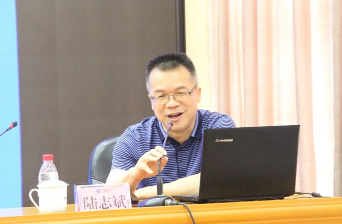 陆志斌为大家授课.jpg