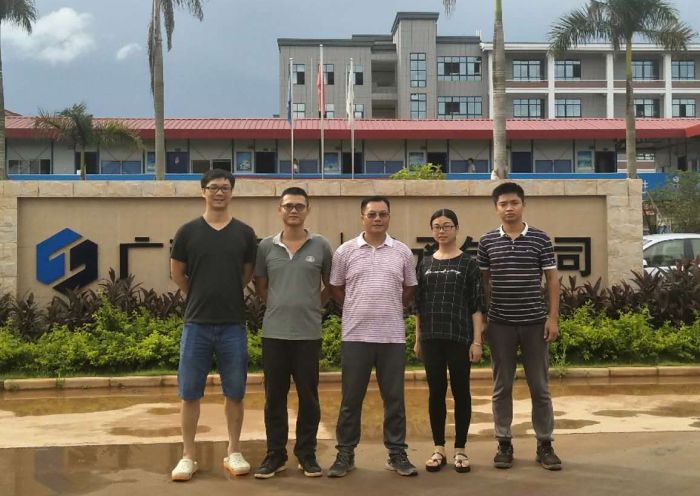 支部成员合影（另两名同志因公外出中）.jpg
