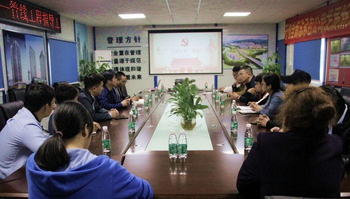会议现场交流。王莹摄影。1.jpg