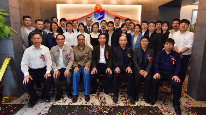 公司领导与设计院全体成员合影.jpg