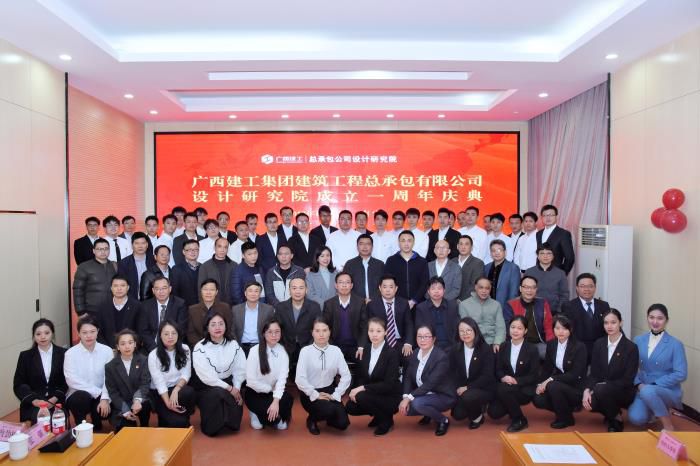 6.3参加庆典活动的人员合影留念700.jpg