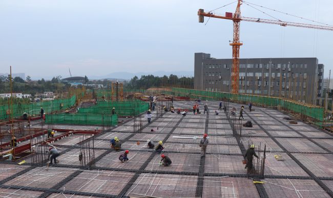 广西交通职业技术学院四塘校区项目赶工现场（修图）.jpg