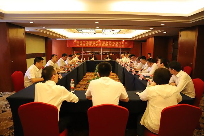 座谈会现场（修图）.jpg