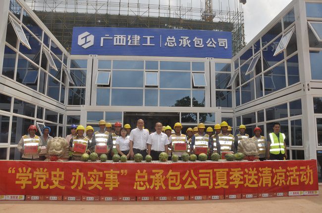 慰问活动合影。王瑾贞 摄（修图）.jpg