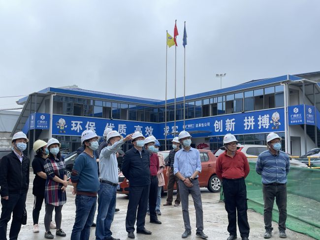 视察项目进度。梁观德 摄（修图）.jpg