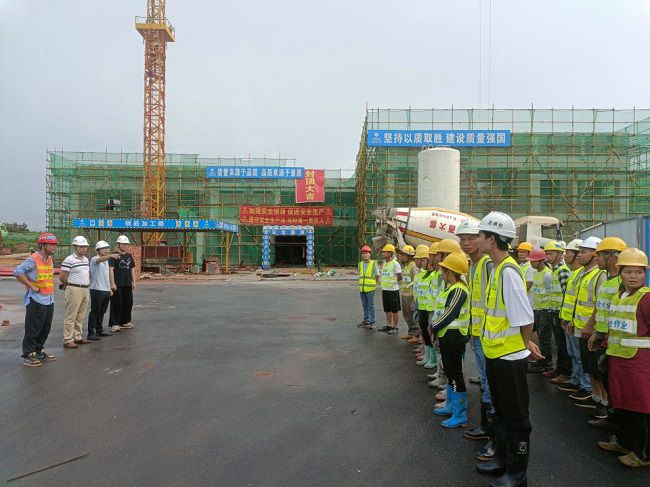 项目部安全交底现场（修图）.jpg