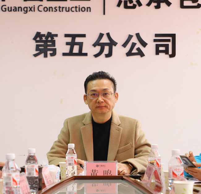 黄鸣讲话（修图）.png